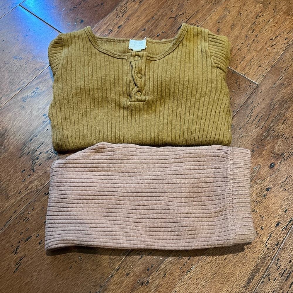 The simple folk ribbed top and pants 2/3 SOLD